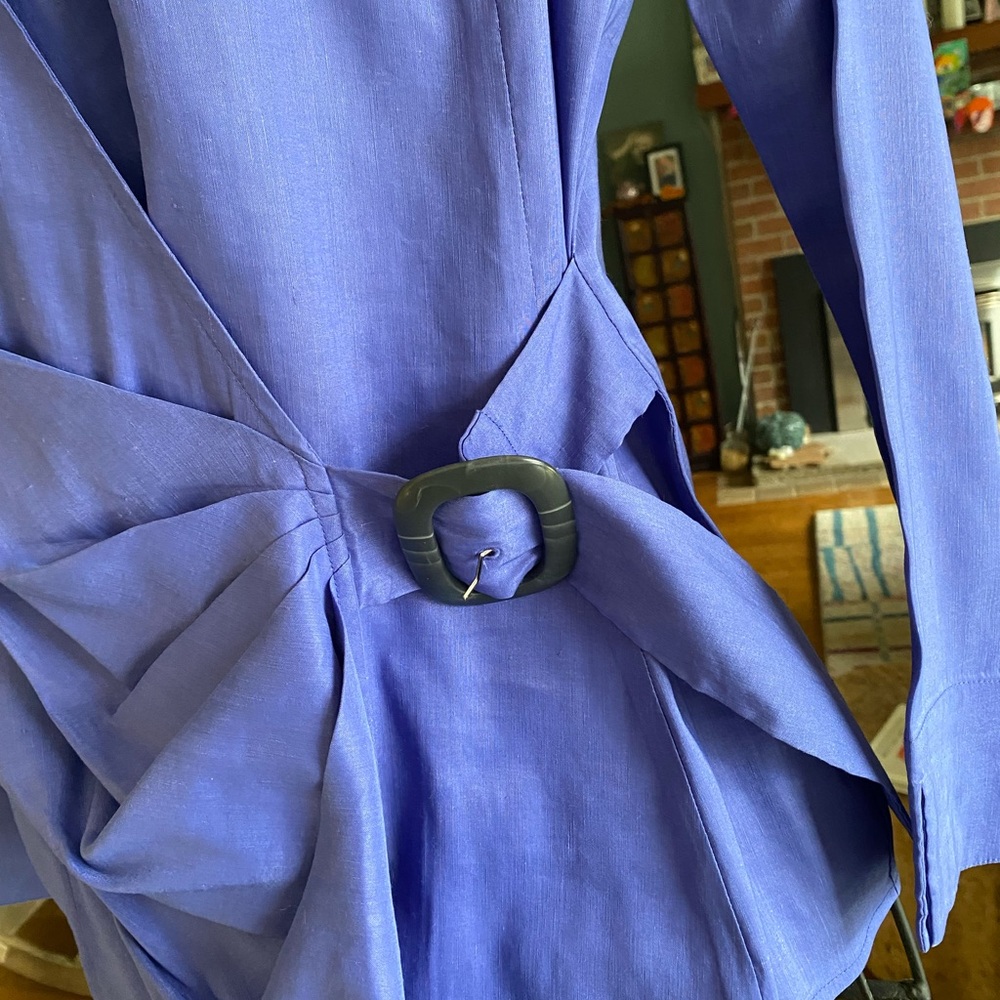 Gorgeous periwinkle blouse - Picture 2 of 8